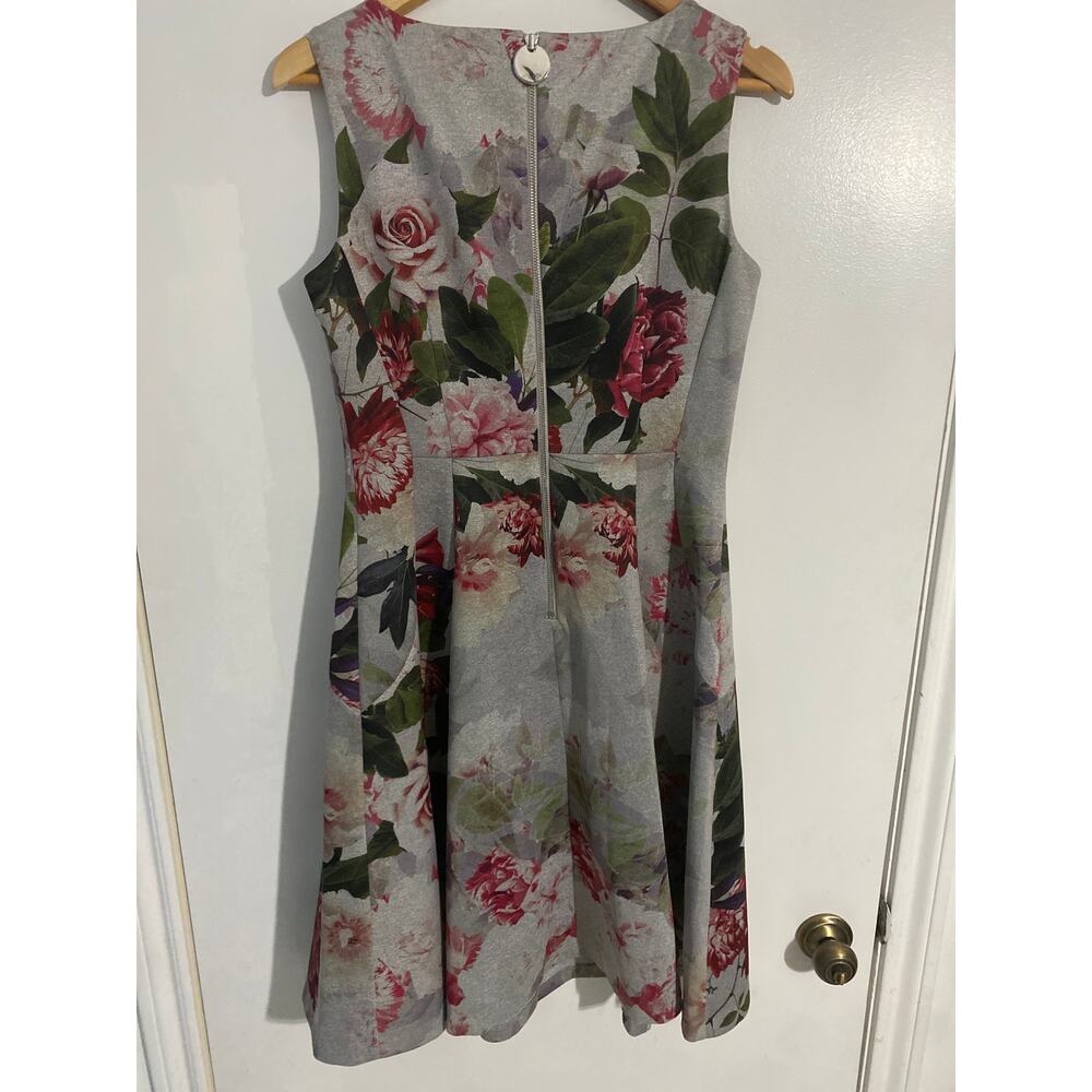 Calvin Klein fit and flare dress women’s size 8 gray floral scuba romantic event - Picture 4 of 5